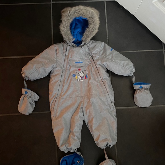 Oshkosh 12M snowsuit - Picture 1 of 6